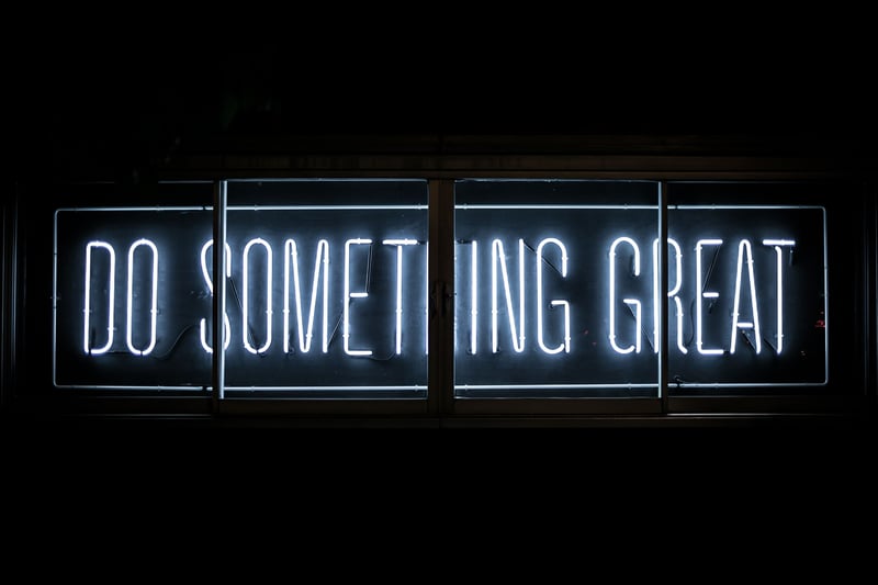 Ein Schild mit der Aufschrift Do something great