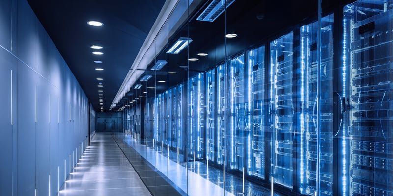 High-Tech-Rechenzentrum mit Server-Racks